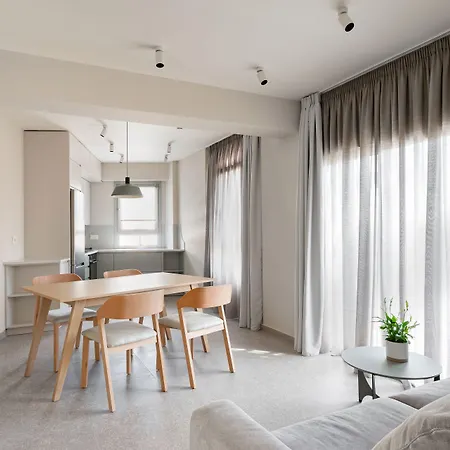 Ξενοδοχείο με διαμερίσματα Townhouse 4*