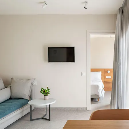 Townhouse Aparthotel 4*